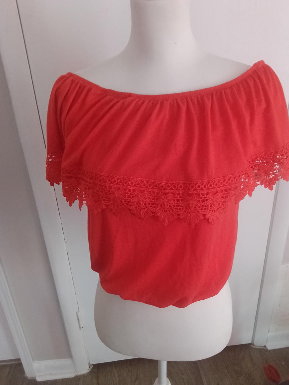 Rue21 Red Off-Shoulder Lace-Trim Crop Top